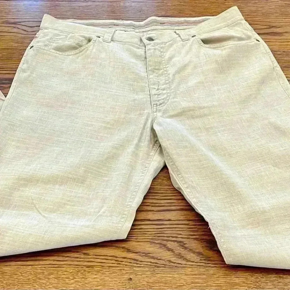 Hiltl classic five pocket cotton blend that looks like linen. 35 by 30 looks new - Picture 1 of 4